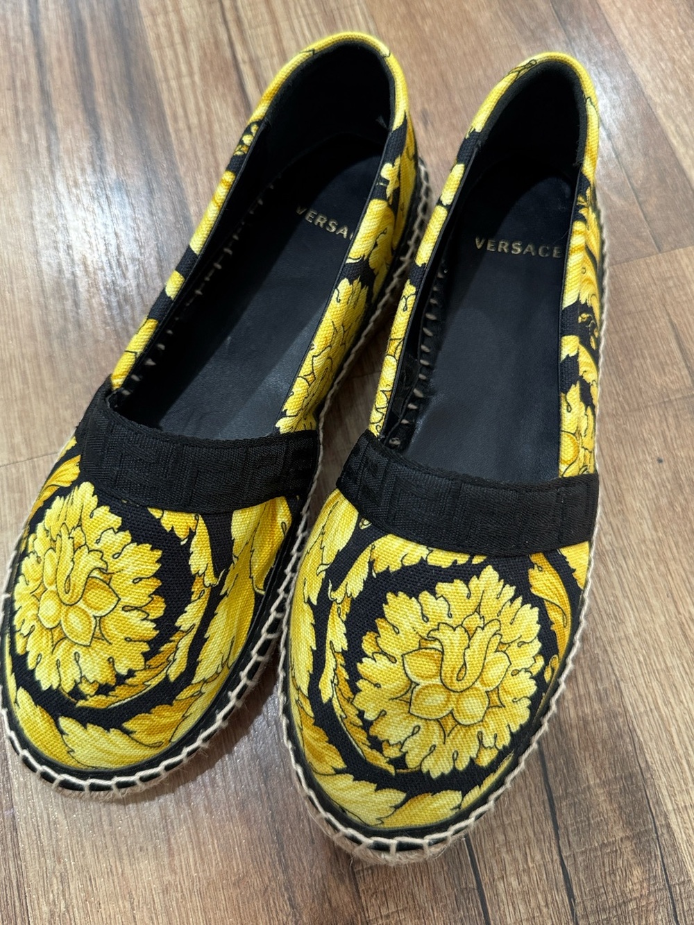 Versace Black and Yellow Barocco print Espadrilles